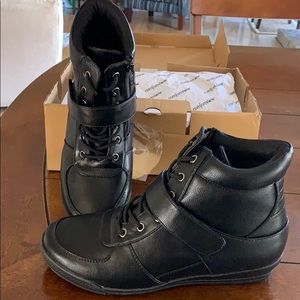Jessica London women’s sneaker boot sz 9